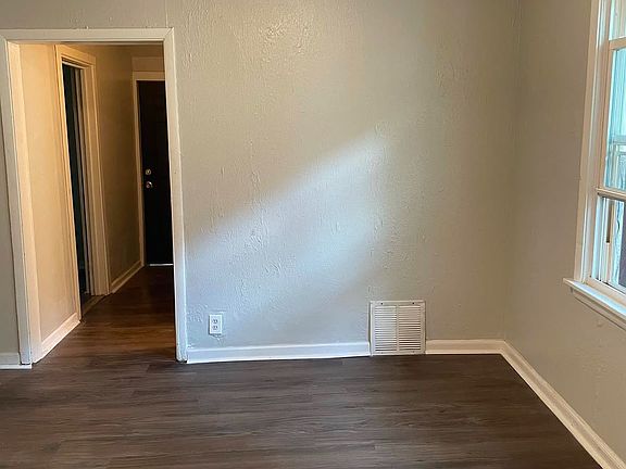 4th image of 9512 Union Ave #1