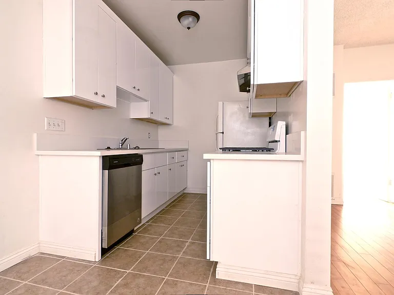 1434 12th St #9 — Photo 3
