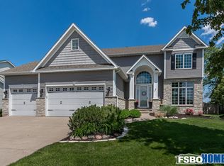 5583 Julie Ann Rd, Bettendorf, IA 52722