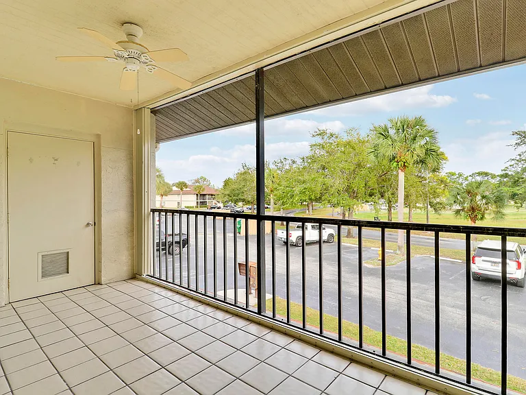 6392 Chasewood Dr #F — Photo 24