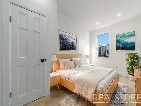 4th image of 426 Chauncey St APT 2