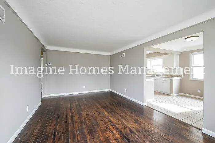 4143 W 210th St — Photo 2