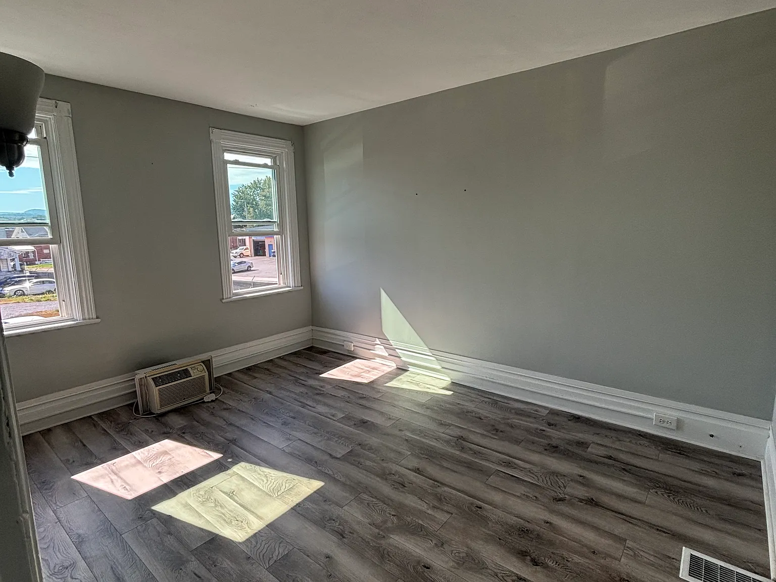 2 bed, $950 — Photo 2