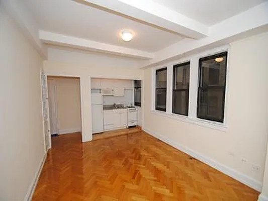 Rented by Buchbinder & Warren | media 20