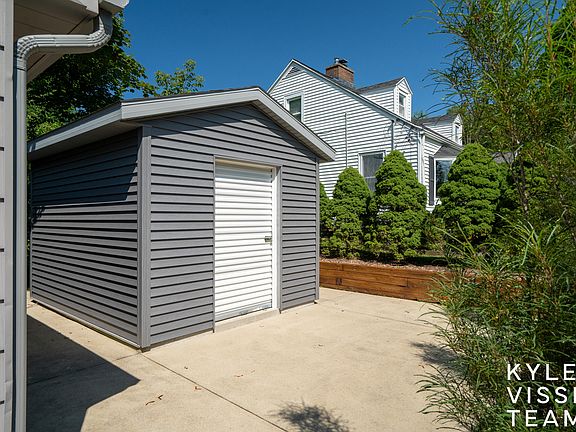 5th image of 1155 Idema Dr SE
