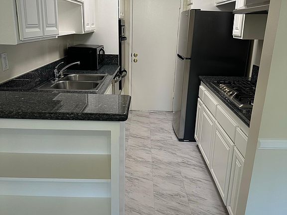 4th image of 6131 Coldwater Canyon Ave
