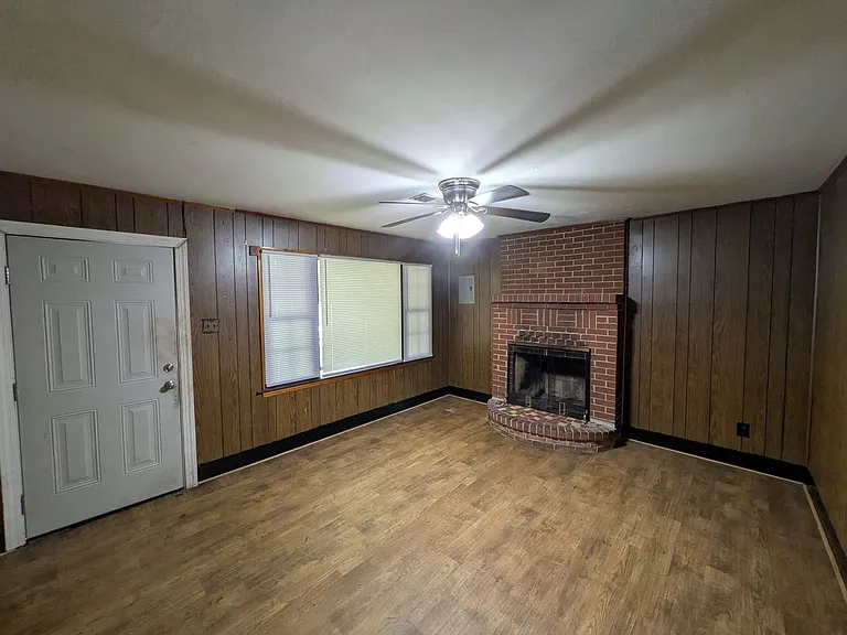 1694 Douglas St — Photo 4