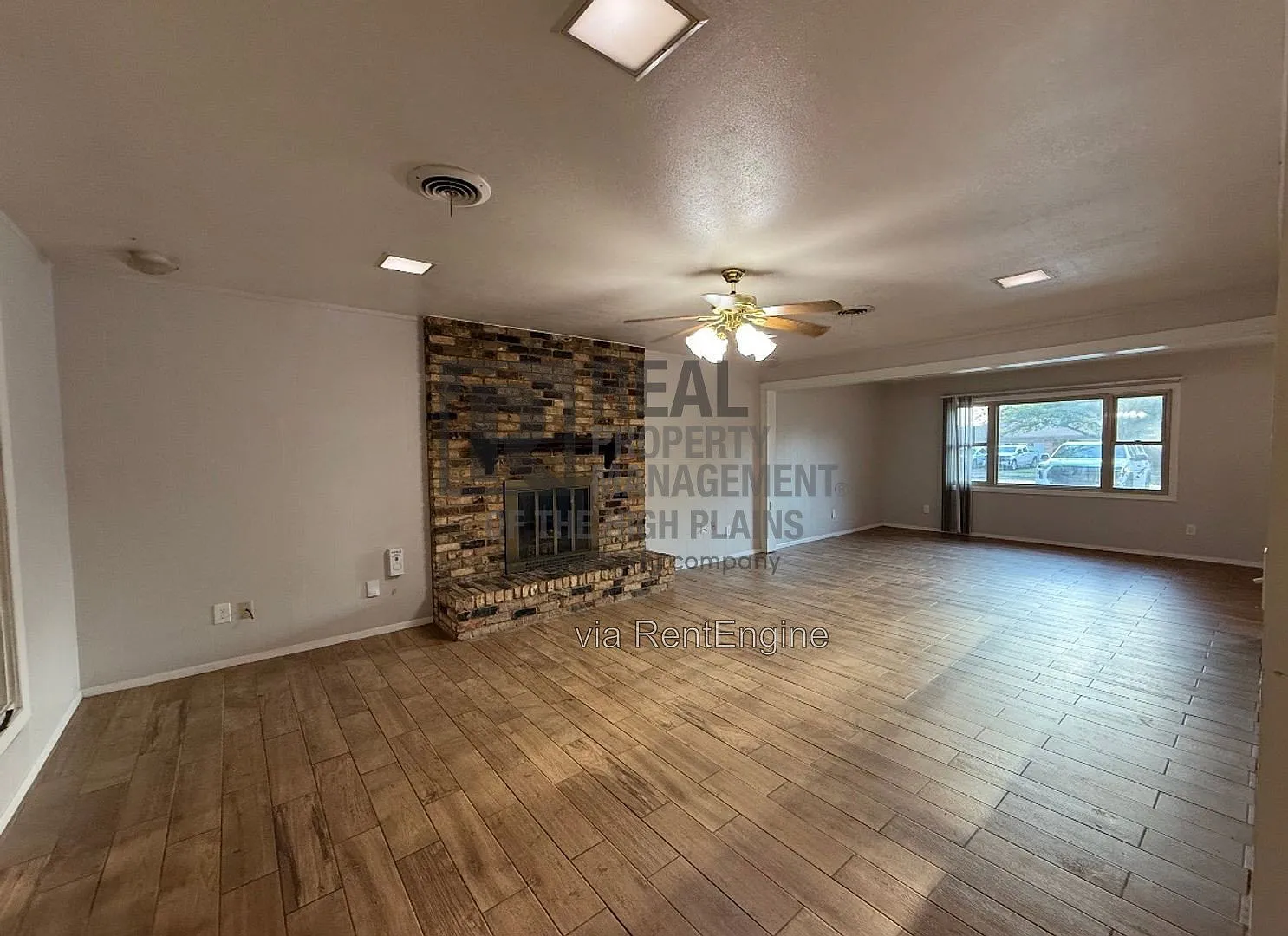 3 bed, 2.0 bath, 1584 sqft, $2,100 — Photo 2