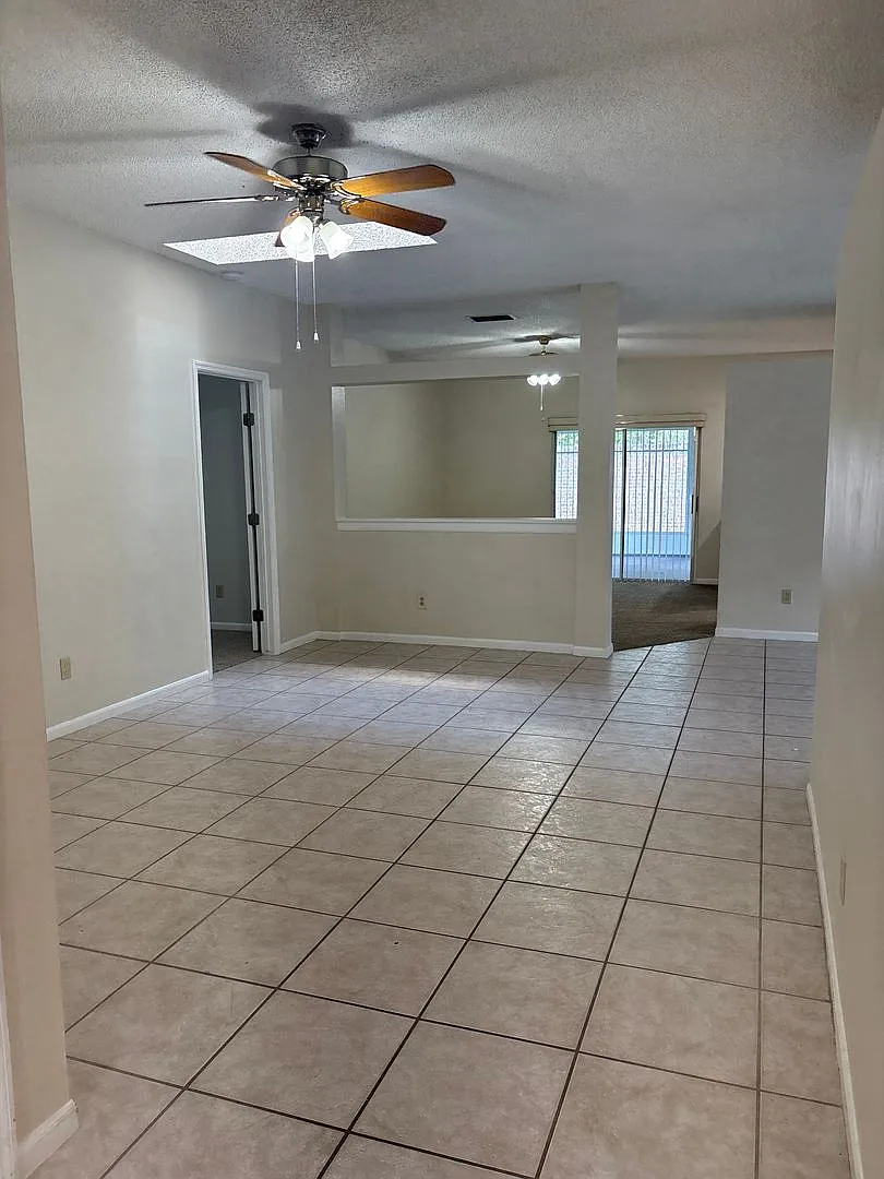 Hunters Creek - 3 Bedroom, 2 Bathroom Single Family Home — Photo 3