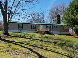 2400 Tanner Lake Rd, Hastings, MI 49058