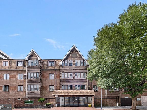 2nd image of 1025 N Madison St APT 108