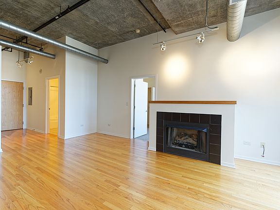 5th image of 933 W Van Buren St