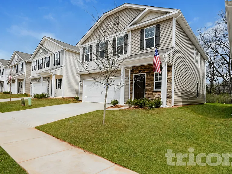 205 Spring Knoll Dr — Photo 2