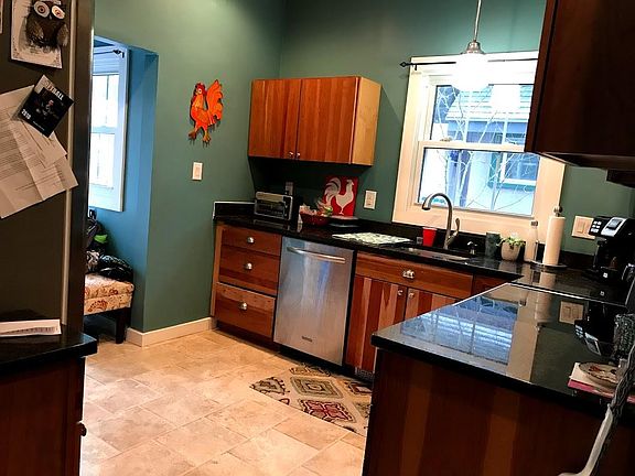 3rd image of 464 Irving Ave