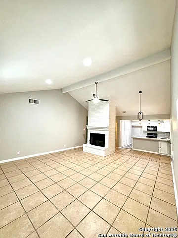 3 bed, 2.0 bath, 1357 sqft, $1,795 — Photo 2