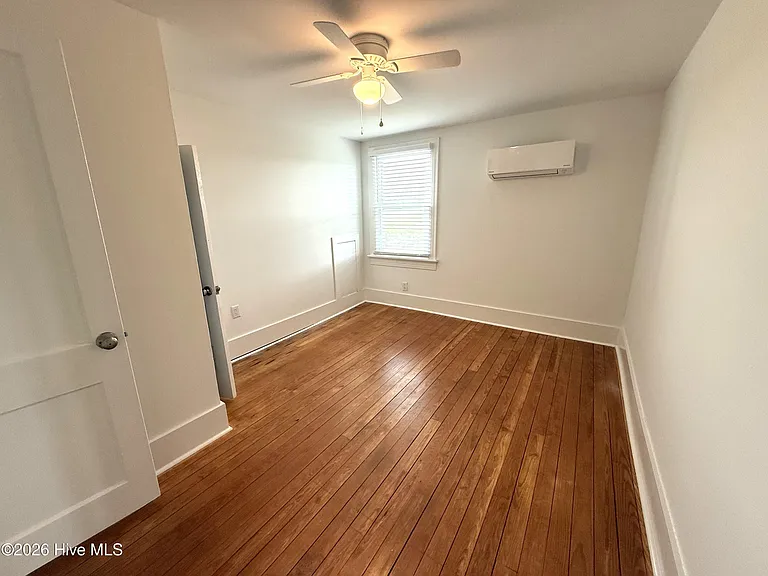 1300 Worthington Rd — Photo 10