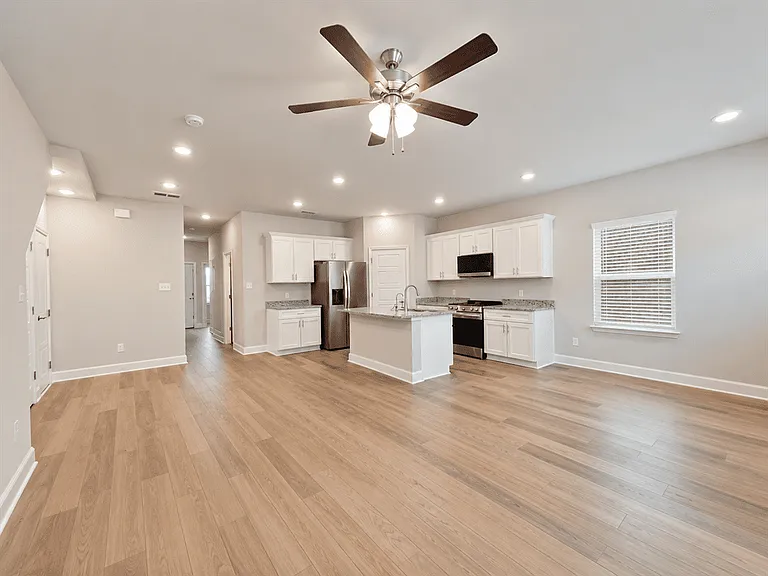 7204 Magnolia Crk #101 — Photo 5
