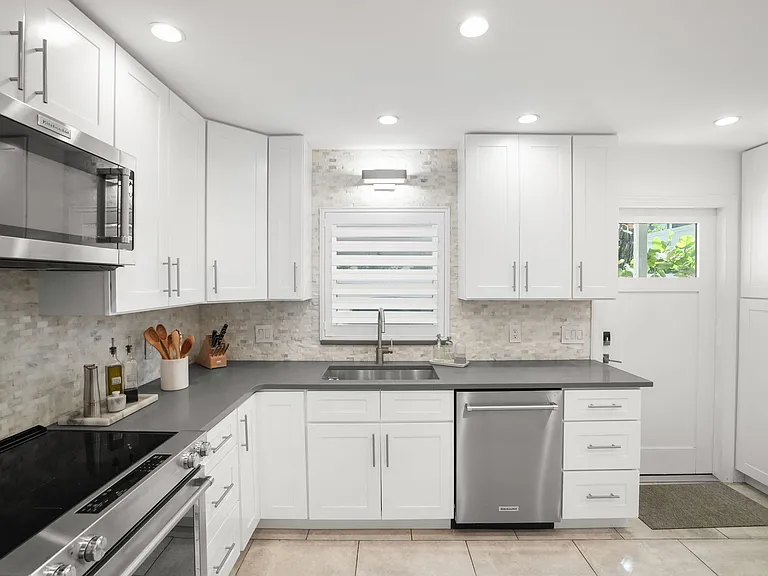 2925 W Santiago St — Photo 23