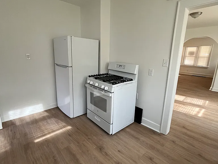 416 Madison Ave #2 — Photo 6