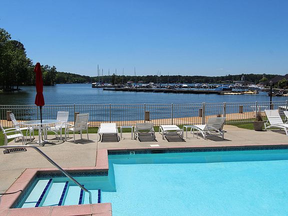 2nd image of 100 Harbor Pl Unit 606
