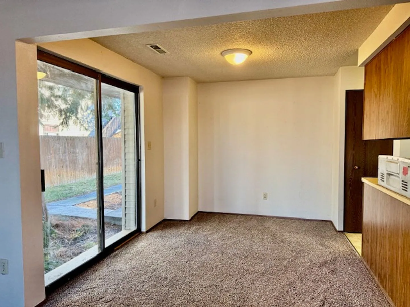 1211 W Ivy Ave — Photo 3