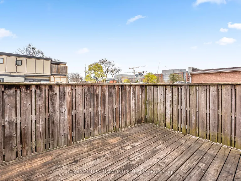 151 Dovercourt Rd #UPPER — Photo 17