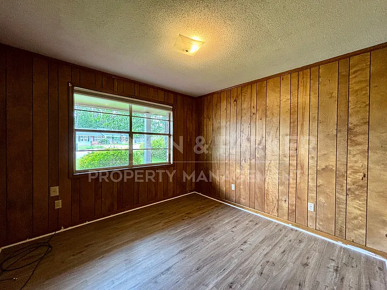 8001 Twin Chapel Dr — Photo 10