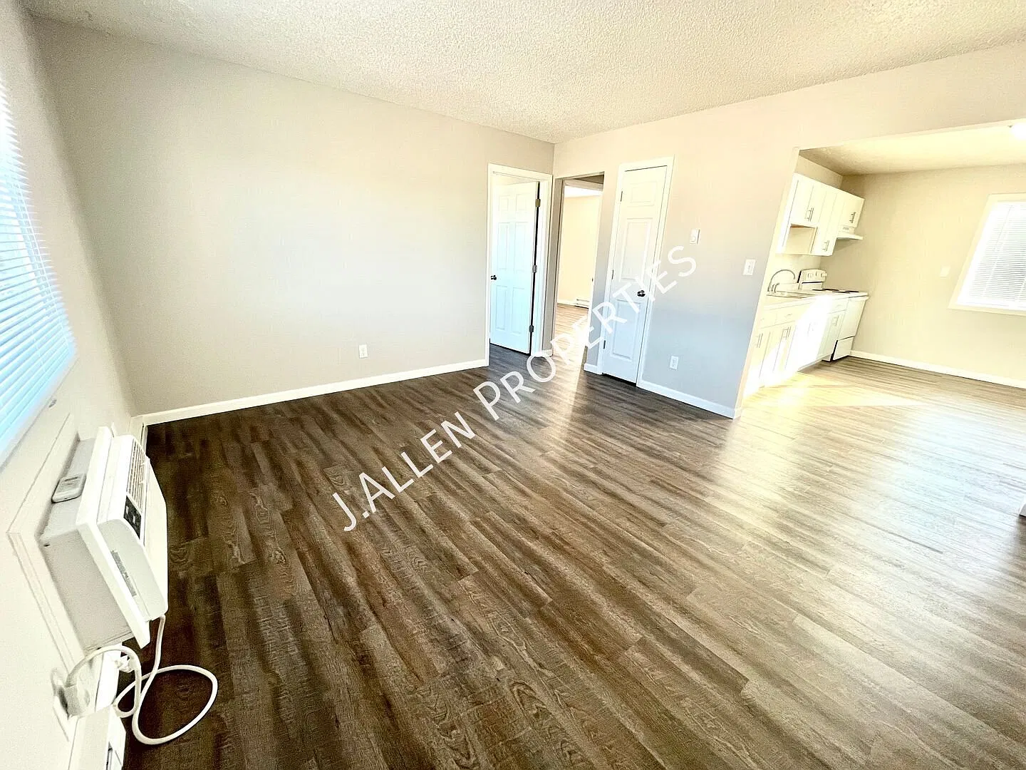 Modern, Renovated 2 bed — Photo 1