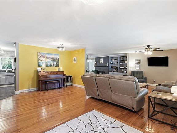 5th image of 743 Linda Ln