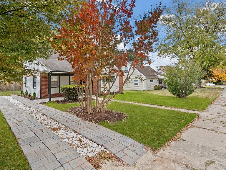 Oxford Cir — Photo 2