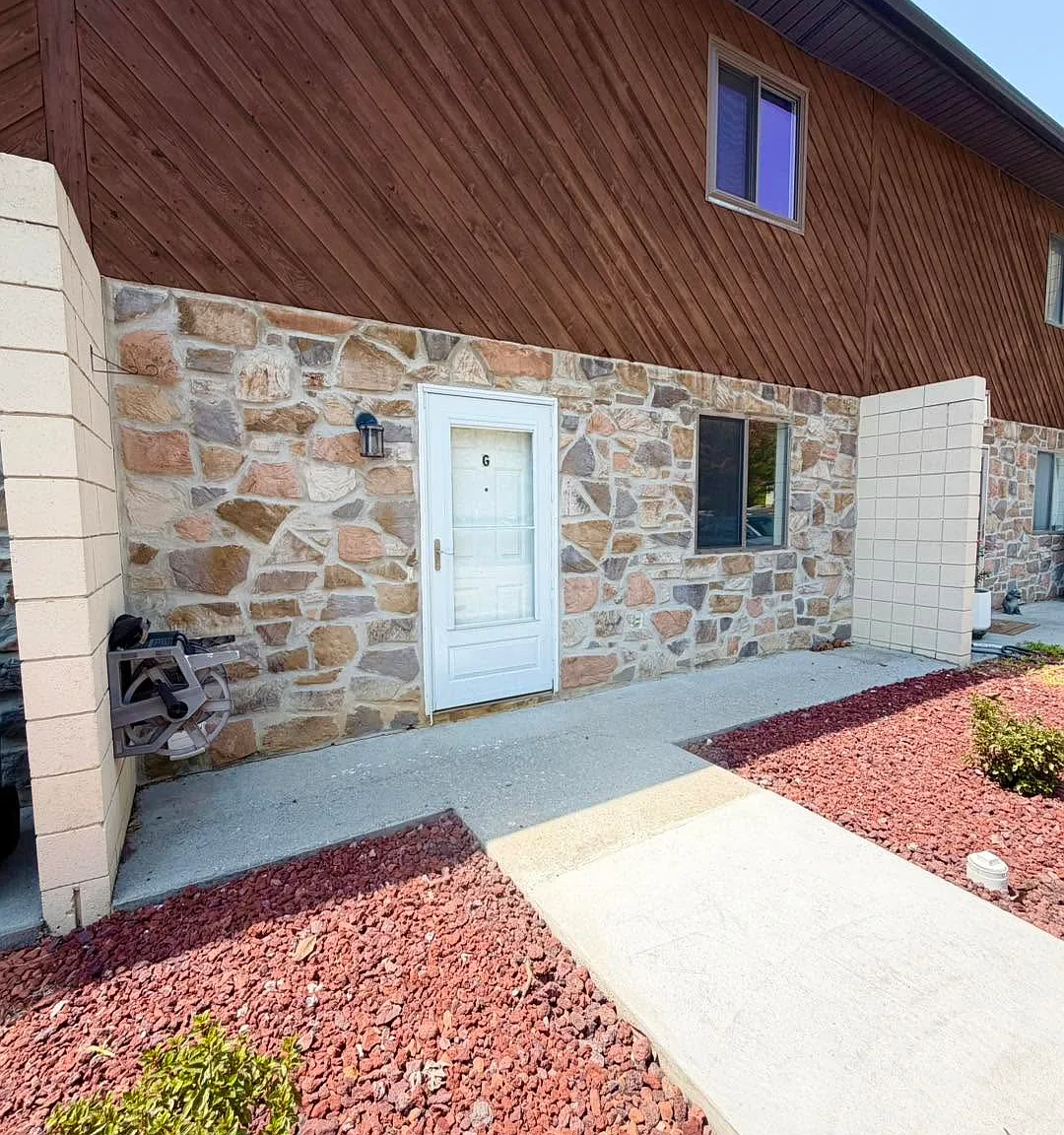 3 bed, 1596 sqft, $1,800 — Photo 1