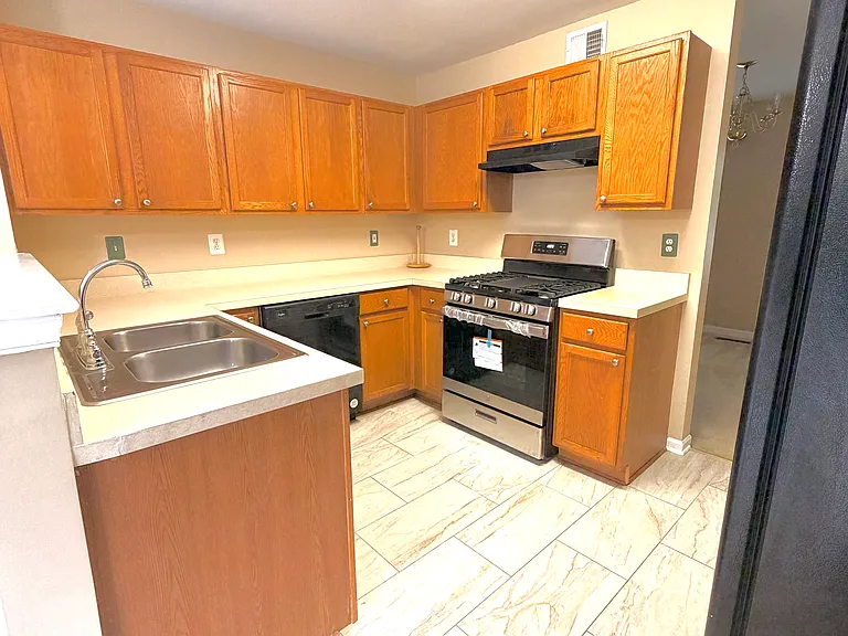 8301 Kingsbench Ct — Photo 16