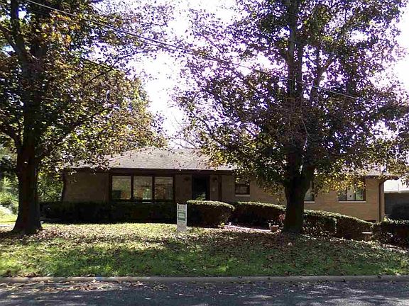 2nd image of 110 Twin Lakes Dr
