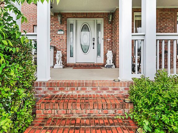 4th image of 846 Woodstock Ct