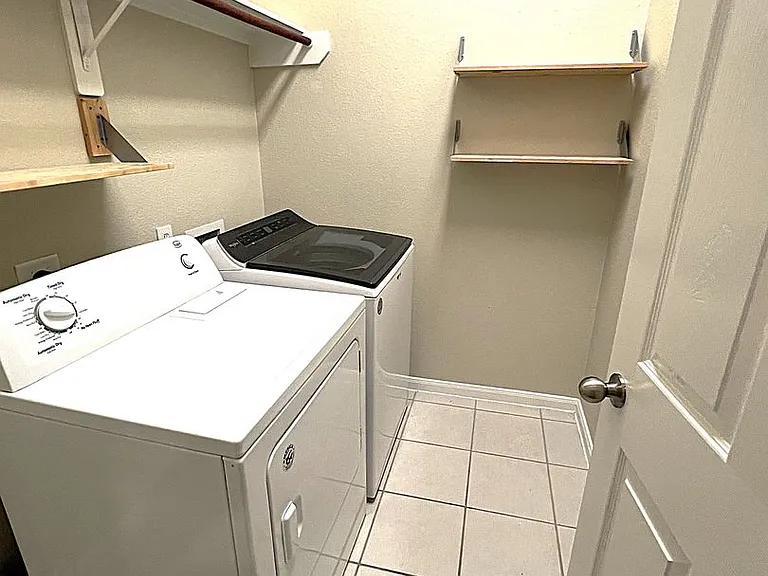 7031 Windy Run Ct — Photo 26