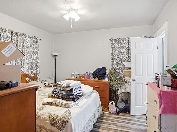 5th image of 925 W 21st St