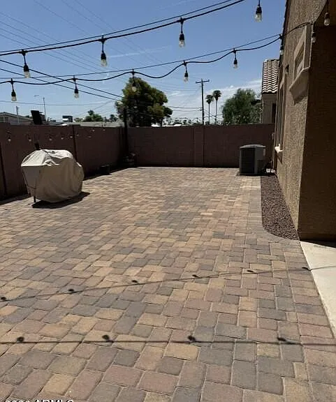 1701 N Hillcrest — Photo 20