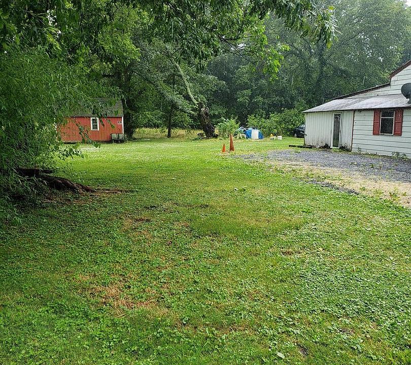 2nd image of 1314 Roberts Station Rd