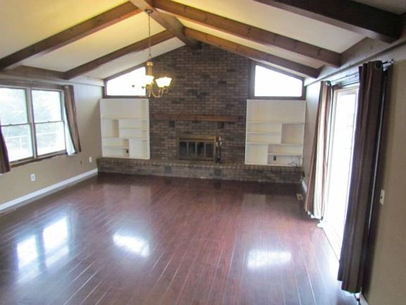 5th image of 3118 Coventry Dr