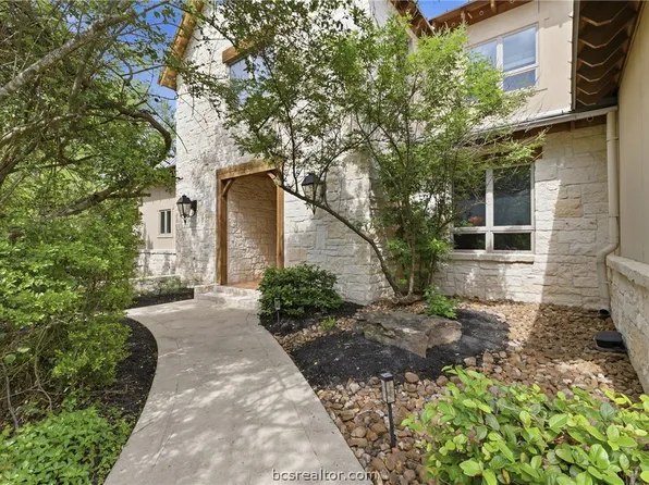 9201 Lake Forest Ct N, College Station, TX 77845
