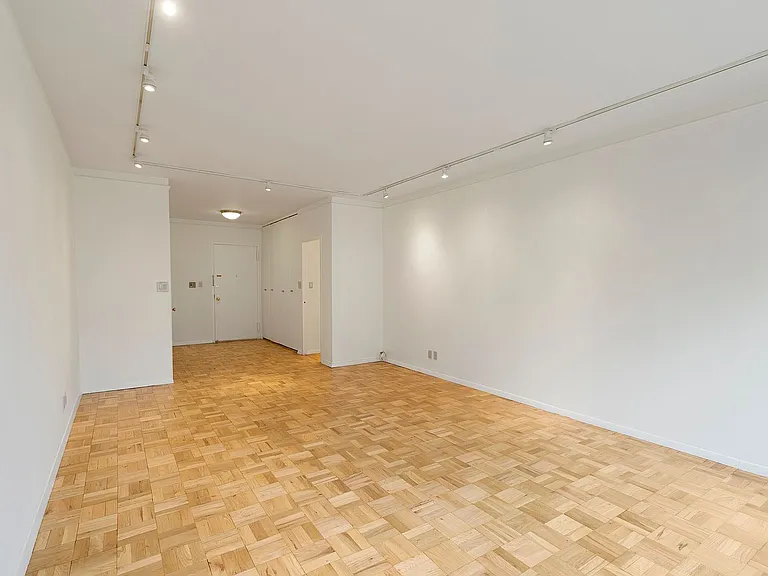900 Park Ave #15B — Photo 4