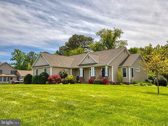 2nd image of 16506 Retreat Cir