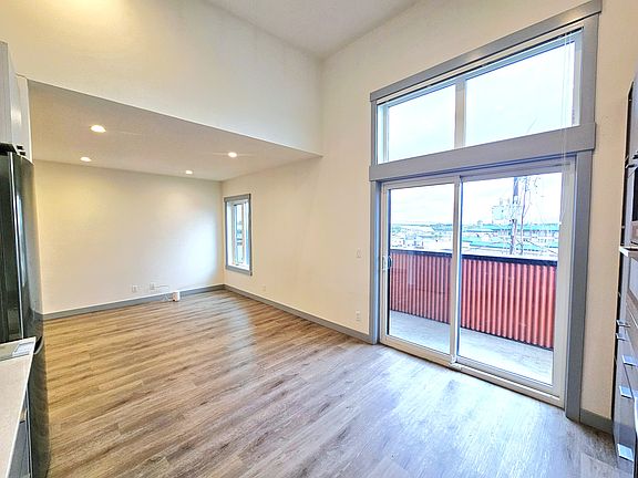 5th image of 3826 Parkhill Pl SW #301