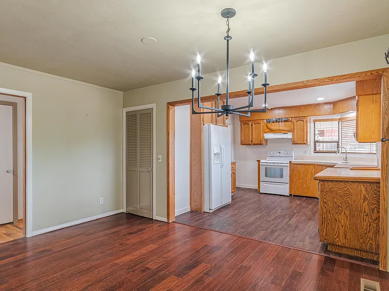 1430 NE Sherman Ln — Photo 12