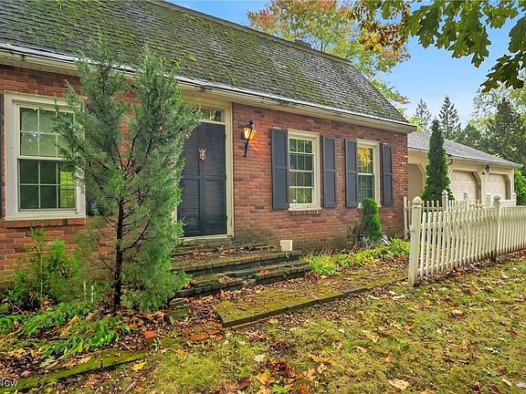 3rd image of 5558 Old Orchard Dr