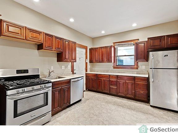 5th image of 1634 Hillside Ave N #1