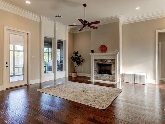 4th image of 208 Golden Cypress Dr