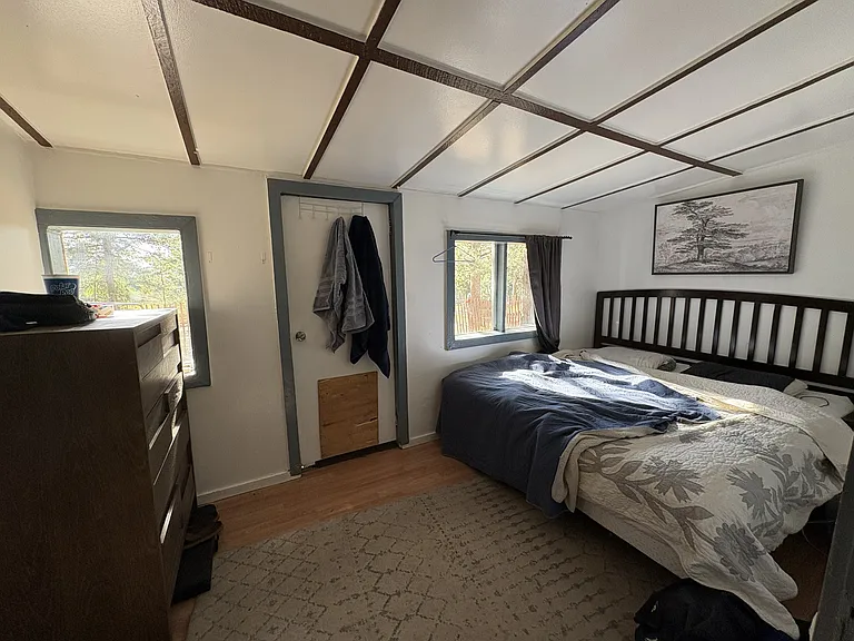 One bedroom plus a small loft for a 2nd bed or small living area or storage