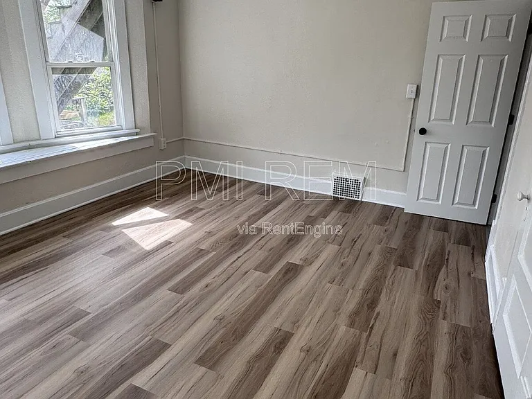 470 Sumner St #2 — Photo 11