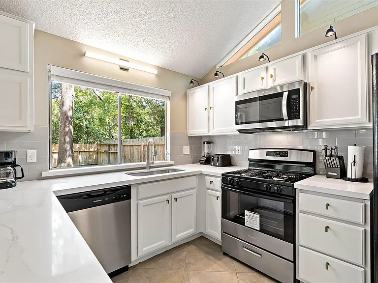 9 Brentwood Oaks Ct — Photo 8